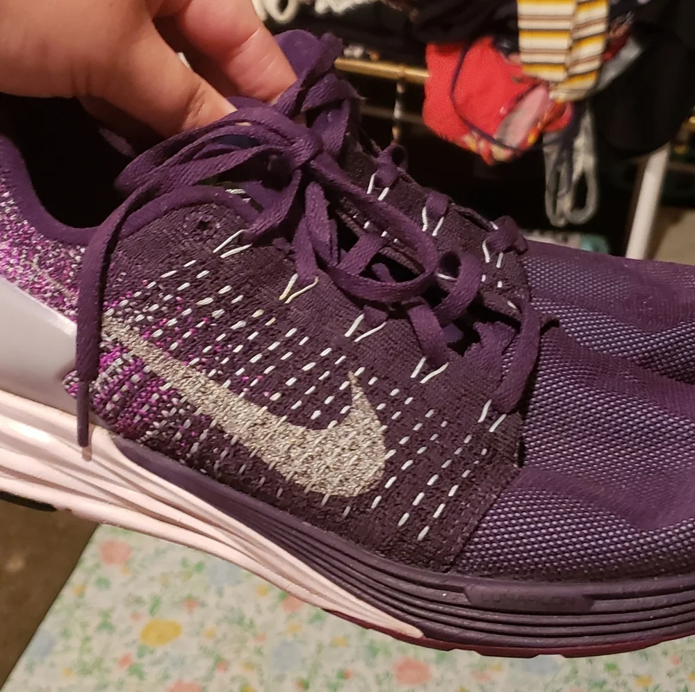 Nike 9.5 - Picture 1 of 1